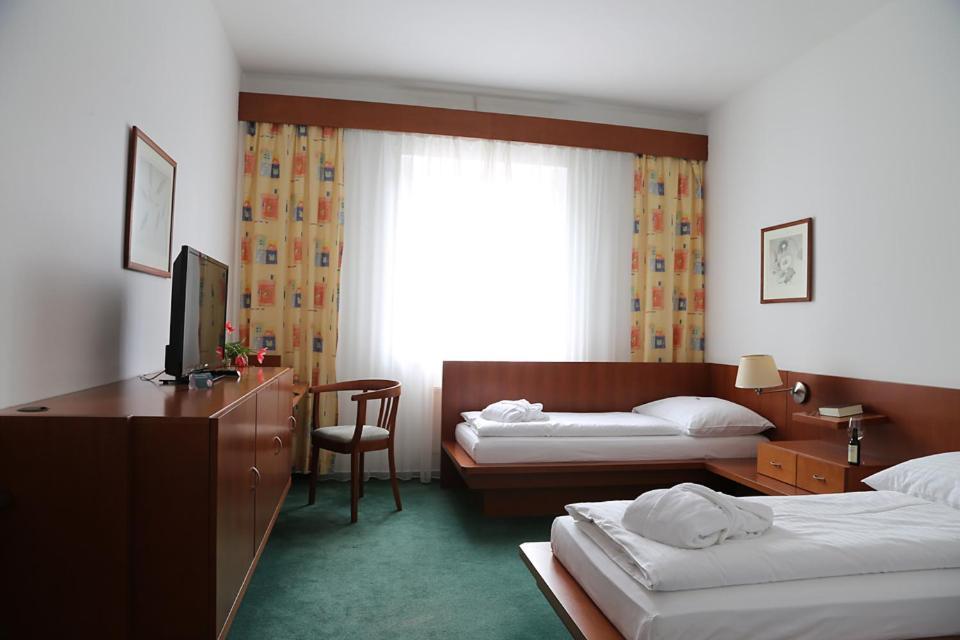 פראג Hotel Popelka מראה חיצוני תמונה
